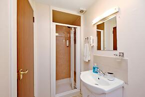 Luxurious Aberdeen Retreat Sleeps 21 & Parking