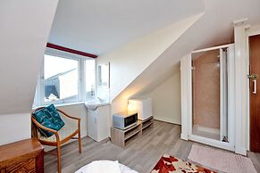 Luxurious Aberdeen Retreat Sleeps 21 & Parking