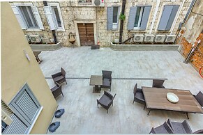 Irini Luxury Rooms