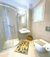 Beachfront 2-bed Luxury Apartment - Agios Gordios Corfu Greece