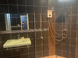 KARON STUDIO APARTMENT