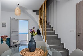 Golden View Jacuzzi Suites