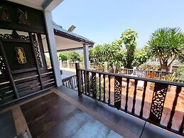 Sawasdee Sichang Resort