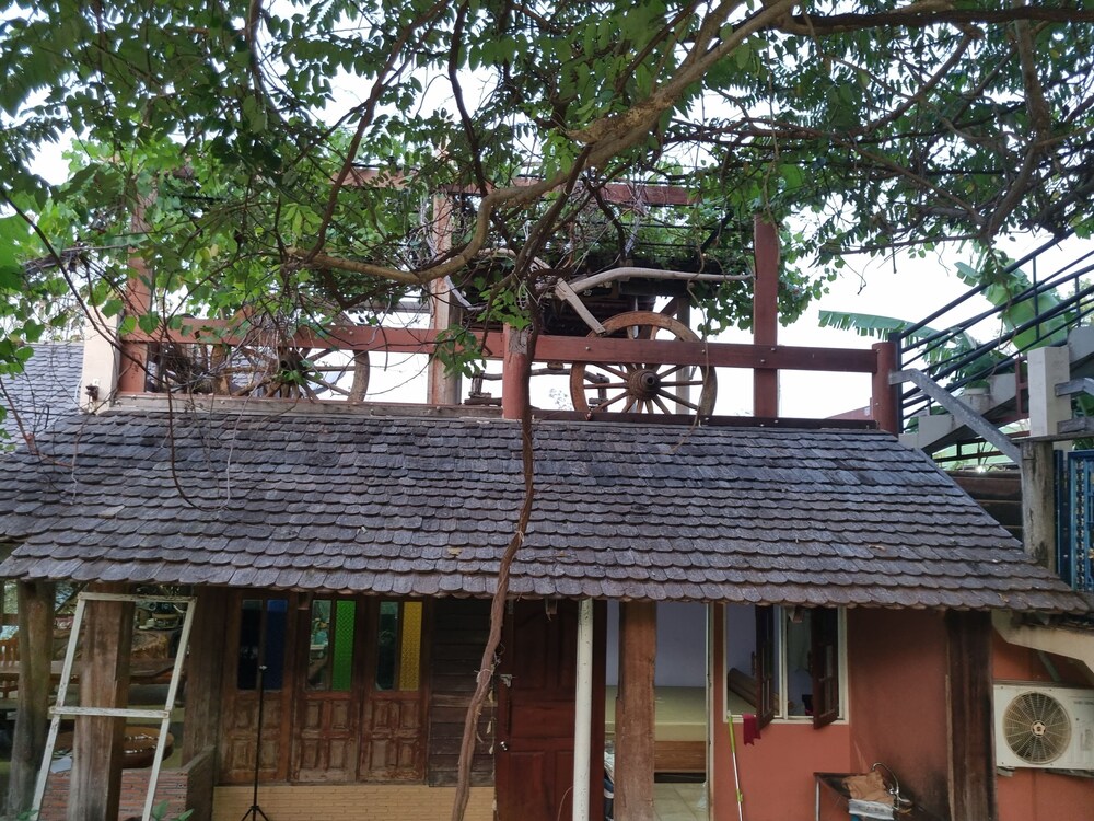 Sawasdee Sichang Resort