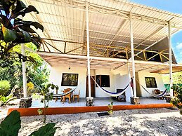 Don Jons Lodge -Surf & Yoga