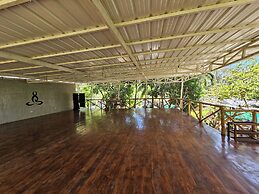 Don Jons Lodge -Surf & Yoga