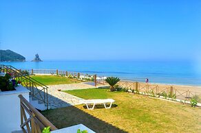 Beachfront 2-bed Luxury Suite - Agios Gordios Corfu Greece