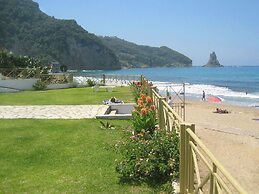Beachfront 2-bed Luxury Suite - Agios Gordios Corfu Greece