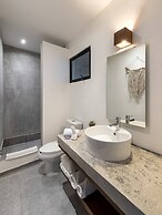 Great Located Spacious Loft W/amazing Rooftop Pool