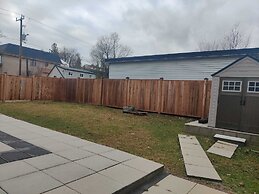 Brand New Walk Out Bsmt Apt Near Beach