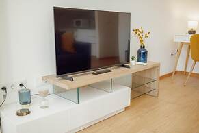 Modern Stylish Apartment I by Vacationy