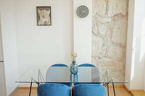 Modern Stylish Apartment I by Vacationy