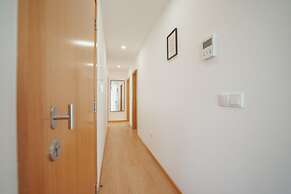 Modern Stylish Apartment I by Vacationy