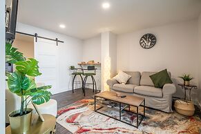 Cozy Fully-Equipped 2 Bedroom Suite
