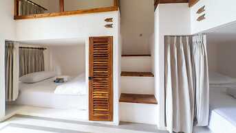 White Penny Hostel