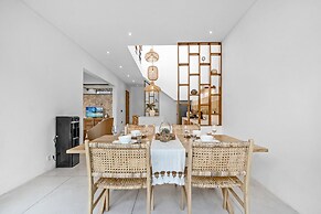 Besso Villa by Betterplace