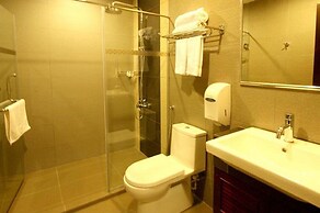 Capital O Rail Hotel