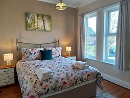 Charming 4-bed Victorian House in Retford
