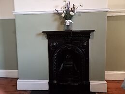 Charming 4-bed Victorian House in Retford