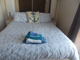 3 Bed Caravan - Sleeps 8 - Wifi - Parking