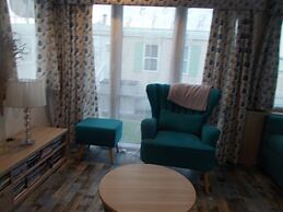 3 Bed Caravan - Sleeps 8 - Wifi - Parking