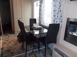 3 Bed Caravan - Sleeps 8 - Wifi - Parking