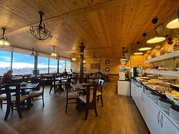Town Season Hotel