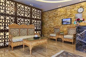 Town Season Hotel