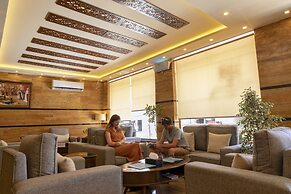 Town Season Hotel