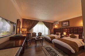 Town Season Hotel
