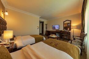 Town Season Hotel