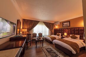 Town Season Hotel