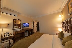 Town Season Hotel