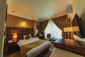 Town Season Hotel