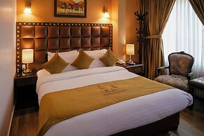 Town Season Hotel