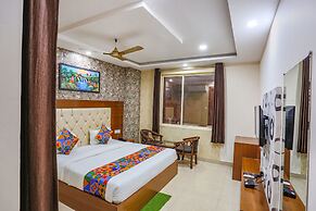 Fabhotel Frolic