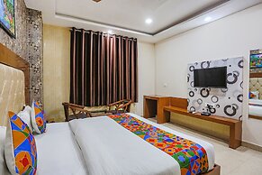 Fabhotel Frolic