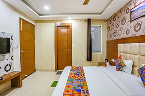 Fabhotel Frolic