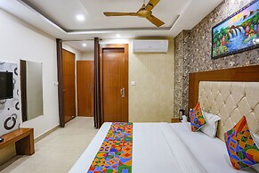 Fabhotel Frolic