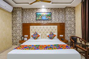 Fabhotel Frolic