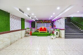 Fabhotel Frolic