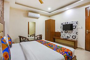 Fabhotel Frolic