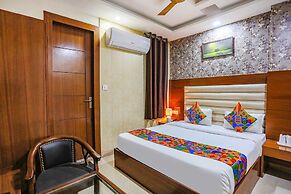 Fabhotel Frolic