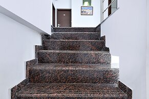 Fabhotel Royal Icon