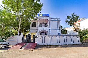 Fabhotel The Castle Homestay I