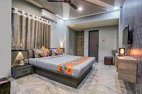Fabhotel Viva House