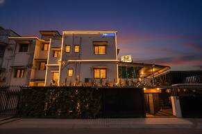 Fabhotel Viva House