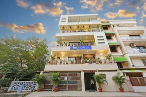 FabHotel Novel Suites