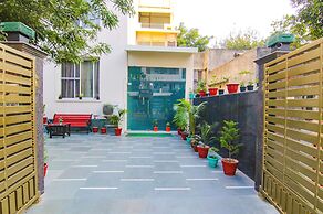 Fabhotel Rivlet Inn