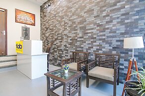 Fabhotel Rivlet Inn